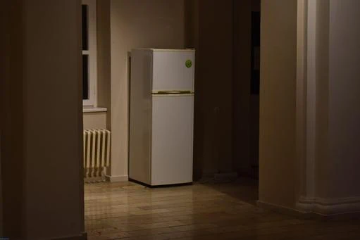 do refrigerators have capacitors