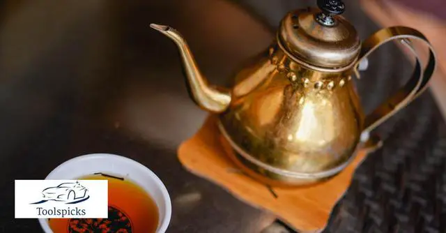copper kettle and drink black tea on restaurant table