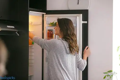 how much does it cost to run a refrigerator in the garage