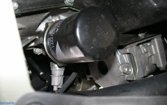 oil filter in car engine